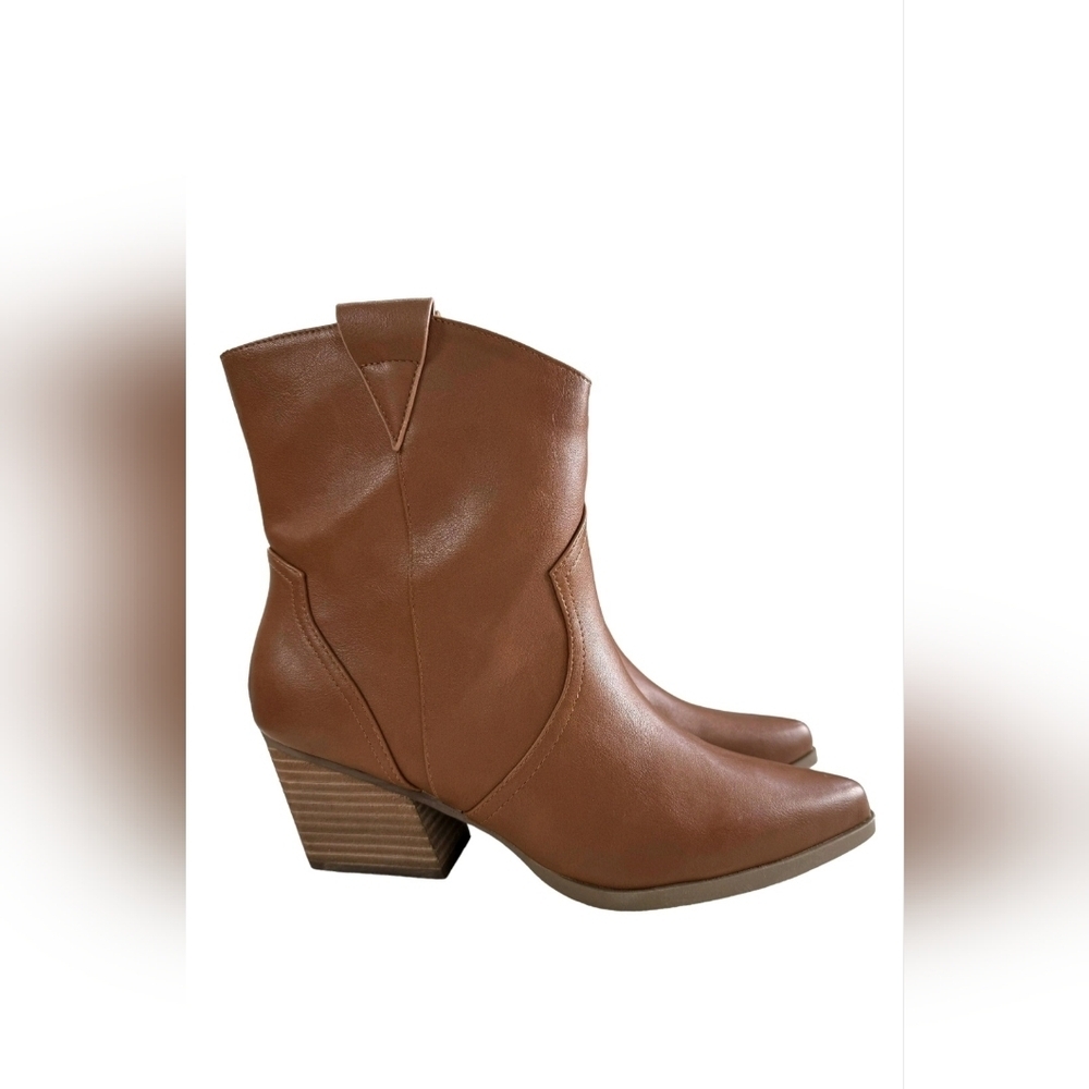 DV by Dolce Vita Brown Western Ankle Boots Women’s Size 10W New Block Heel